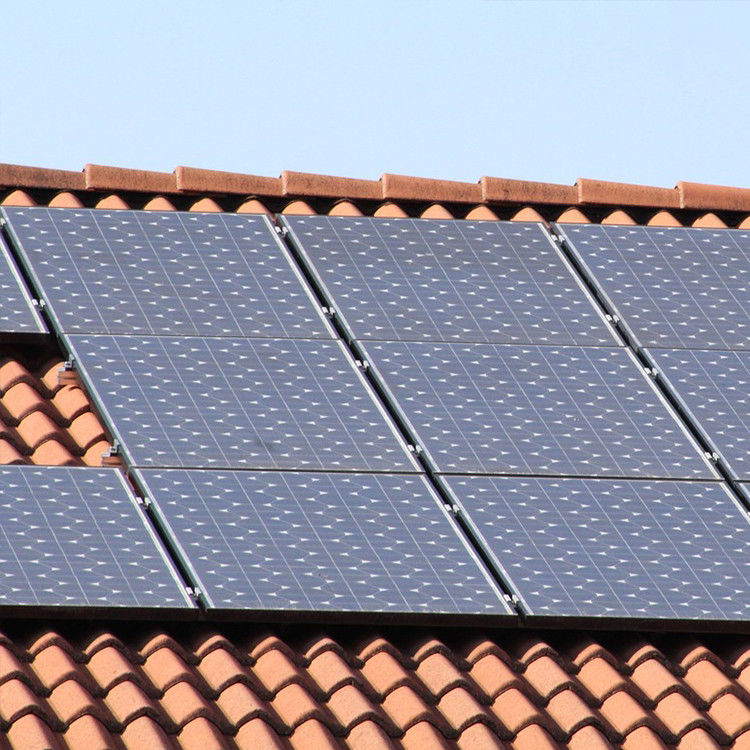 400 Watt schwarzes Solarpanel mit Glasoberflächenmaterial und 12-jähriger Fertigung